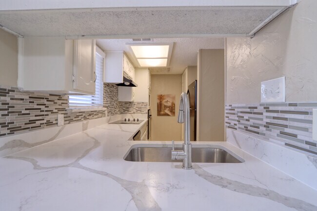 Foto del edificio - 707 Harbour Town Dr