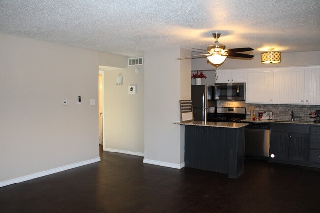 Building Photo - West 3855 - a Warner Alan Property