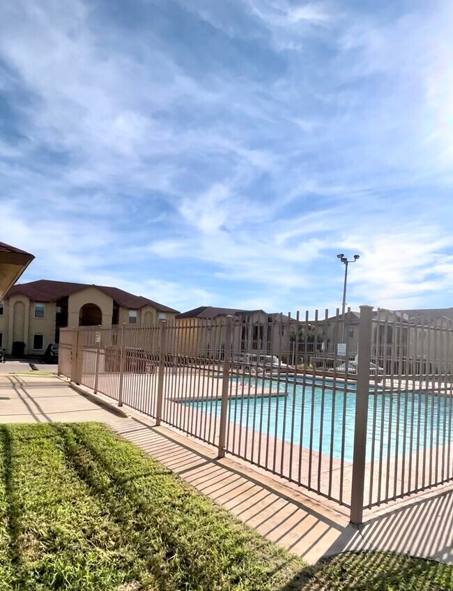 Foto del edificio - 9804 Cantera Ct