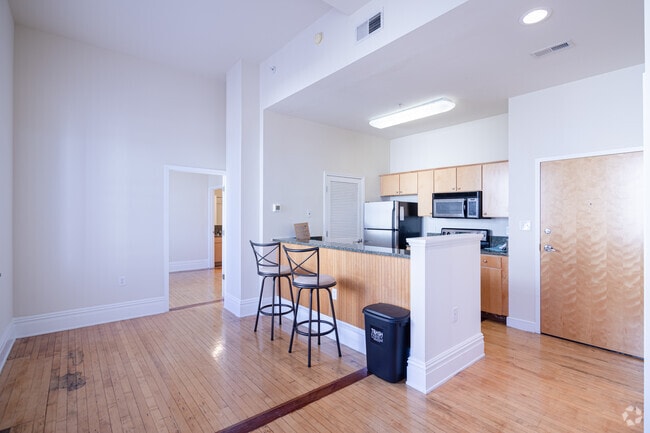 2BR, 2BA - Capitol Lofts