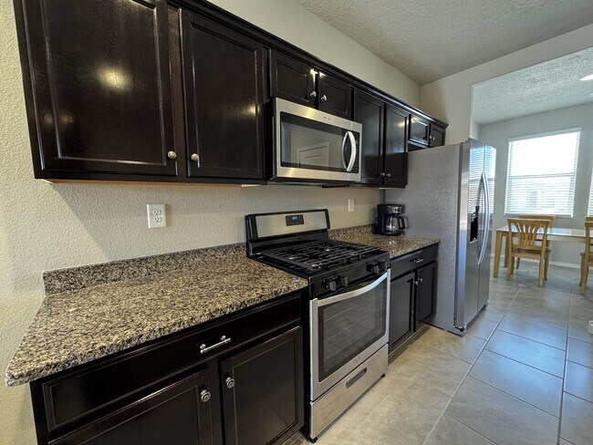 Foto del edificio - 4248 Skyline Loop NE