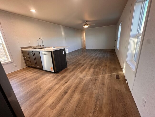 Building Photo - 11 Lapin St