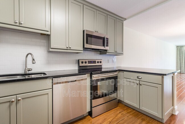 Building Photo - 301 S Gulfstream Ave