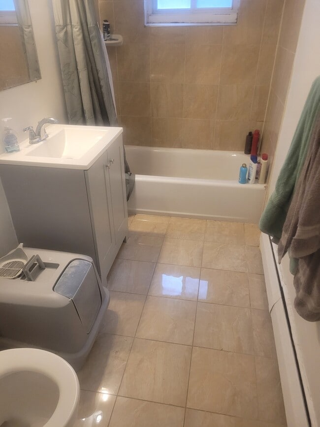 Building Photo - 65 Chiswick Rd