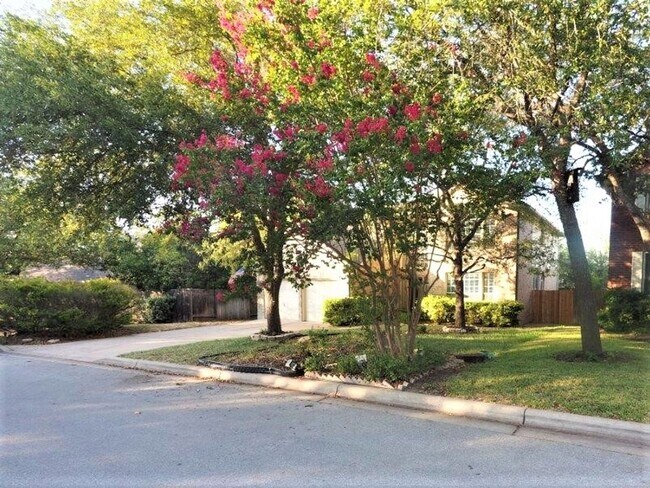 Foto del edificio - Desirable 4 bedroom home in BEAUTIFUL Steiner Ranch!
