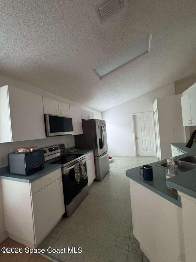 Building Photo - 958 Pine Creek Cir NE