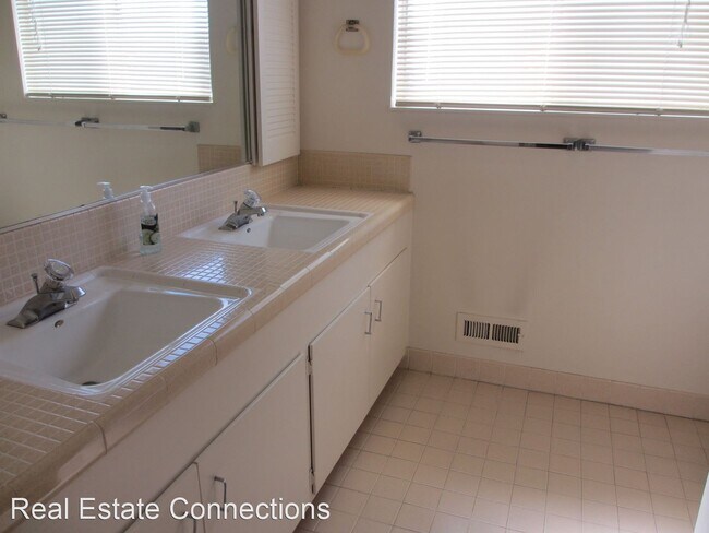 Building Photo - 4 br, 2 bath House - 12767 Cambridge Drive