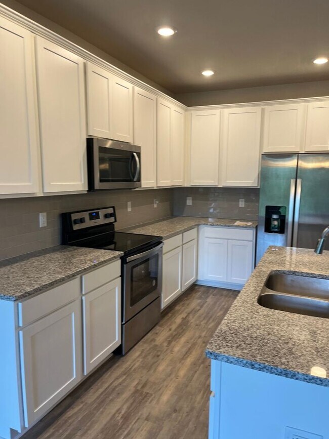 Building Photo - Energy Efficient townhome in Lebanon
