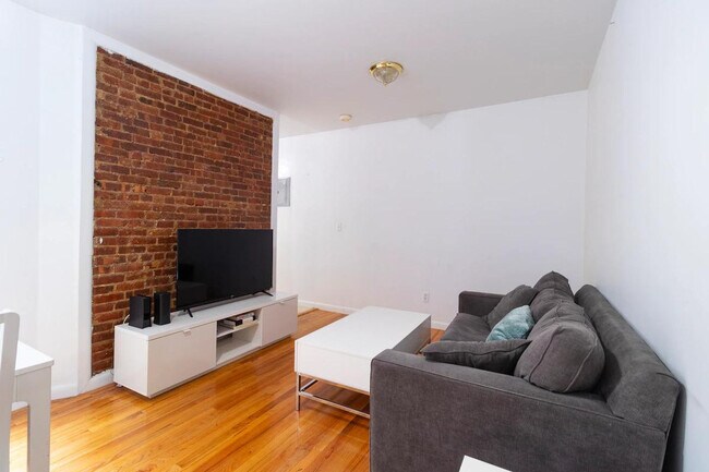 Foto del edificio - 320 E 93rd St