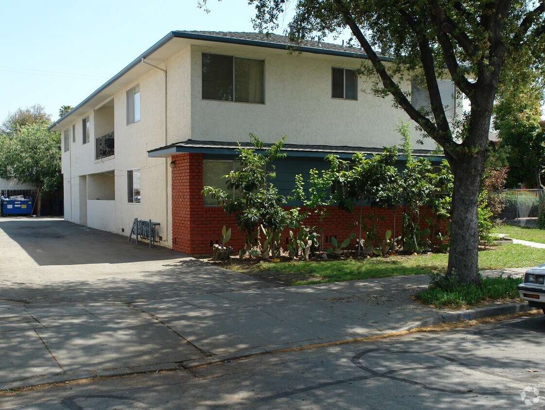 Building Photo - 671 Bellflower Ave