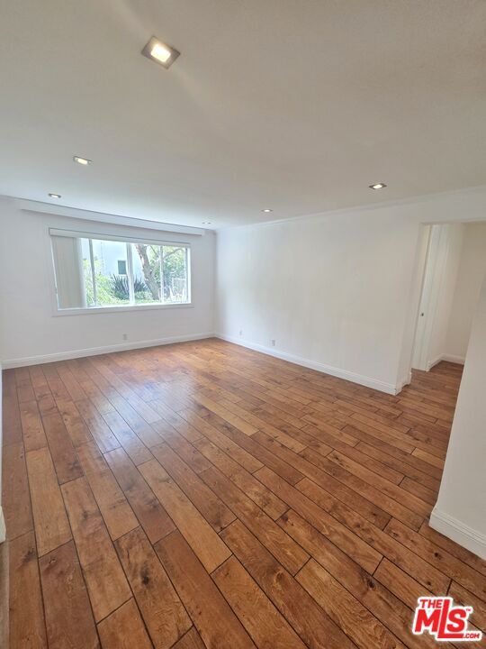 Foto del edificio - 142 San Vicente Blvd