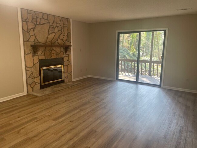 Foto del edificio - Condo in the heart of Winston-Salem!