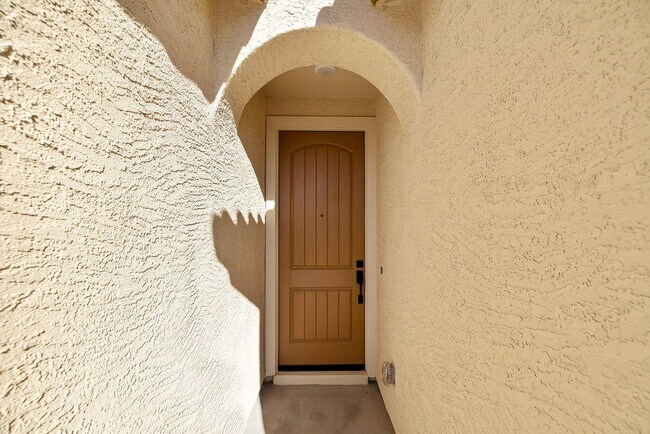 Building Photo - New build never lived in before Surprise home