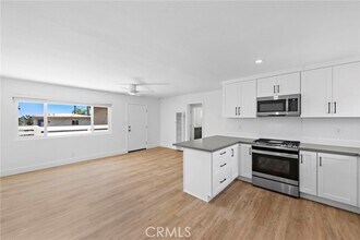 Building Photo - 322 W Avenida Palizada