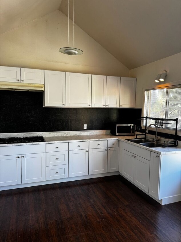 Primary Photo - 405 - BEAVER DUPLEX