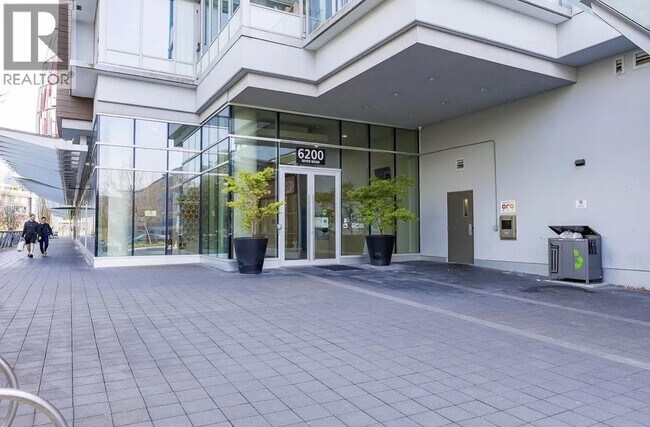 Photo du bâtiment - 6200-6200 River Rd