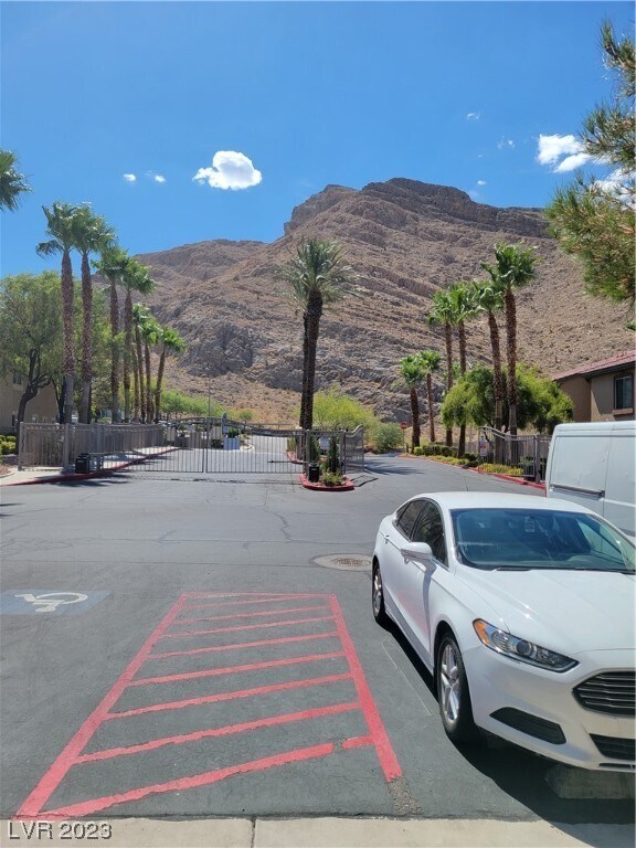 Foto del edificio - 10650 Calico Mountain Ave