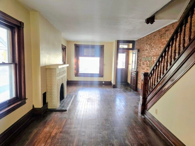 Building Photo - 916 Washington St