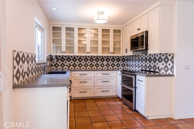 Primary Photo - 1107 W Memory Ln