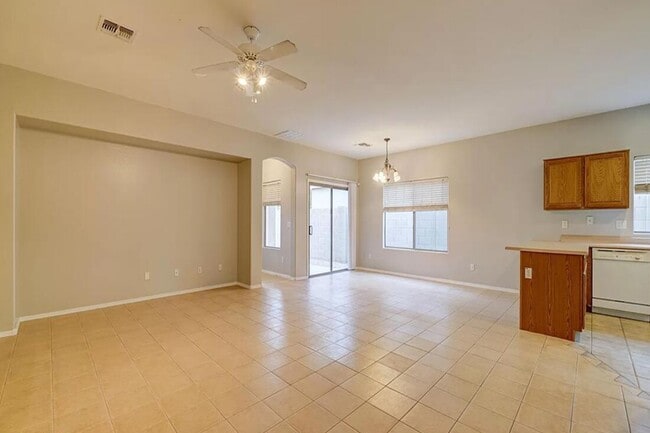 Building Photo - 44811 Paraiso Ln