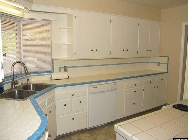 Foto del edificio - Available Mid-April – Beautiful 3 Bedroom Home on Hunter Lake Drive