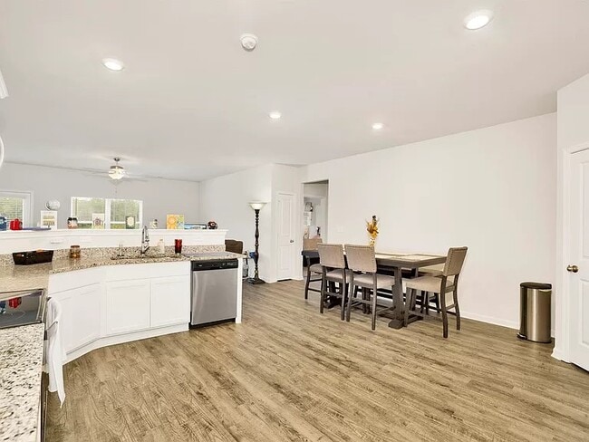 Building Photo - 6955 Rebecca Ln