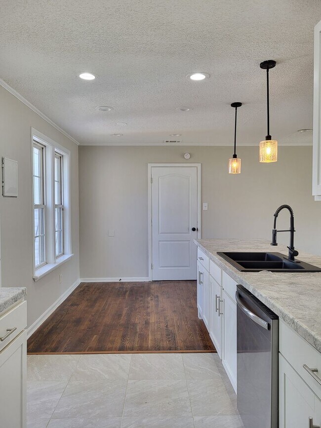 Foto del edificio - 4 bedroom home in Charlotte