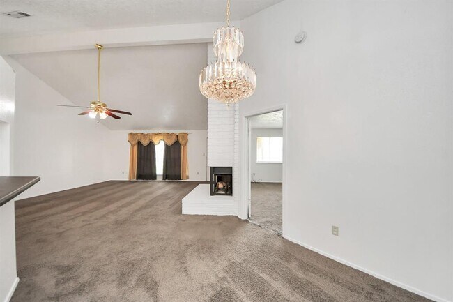 Foto del edificio - 13610 Piney Oaks Dr