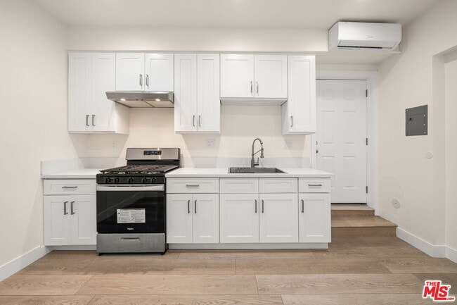 Building Photo - 212 S Reeves Dr