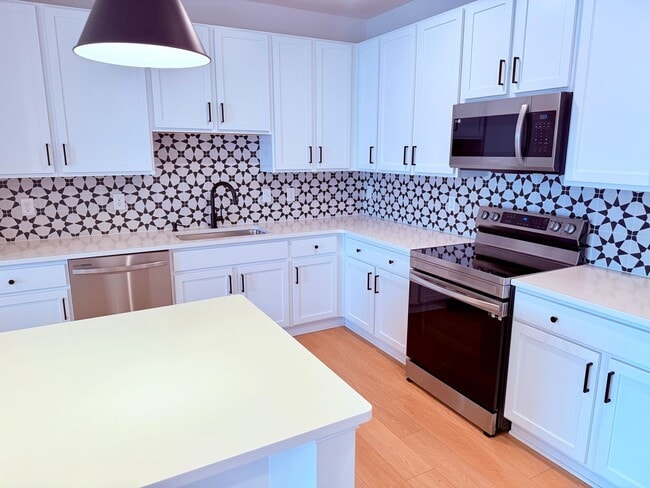 Photo - 2435 Ownby Ln Apartment