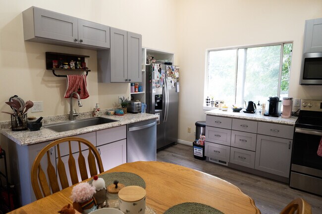 Foto del edificio - 562 Pheasant Way