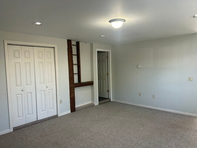 Building Photo - 18 Notch Glen Dr