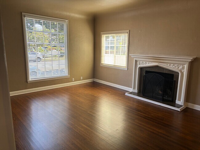 Foto del edificio - 1516 Hillside Dr
