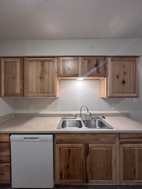 Building Photo - Charming Downstairs 2-Bed Oasis with Full Bath on SE Division - 836 Sq. Ft. of Portland Comfort!