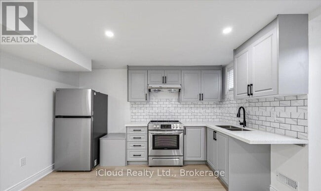 Building Photo - 833 Farmstead Dr