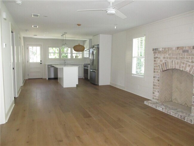 Foto del edificio - 403 Oleander Rd