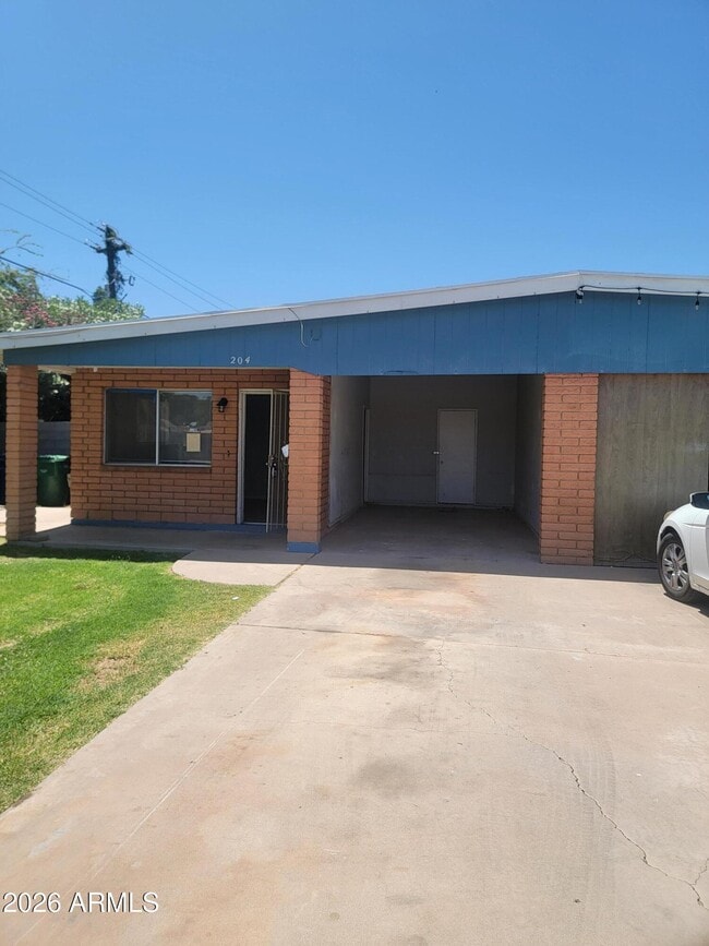 Building Photo - 204 N Standage