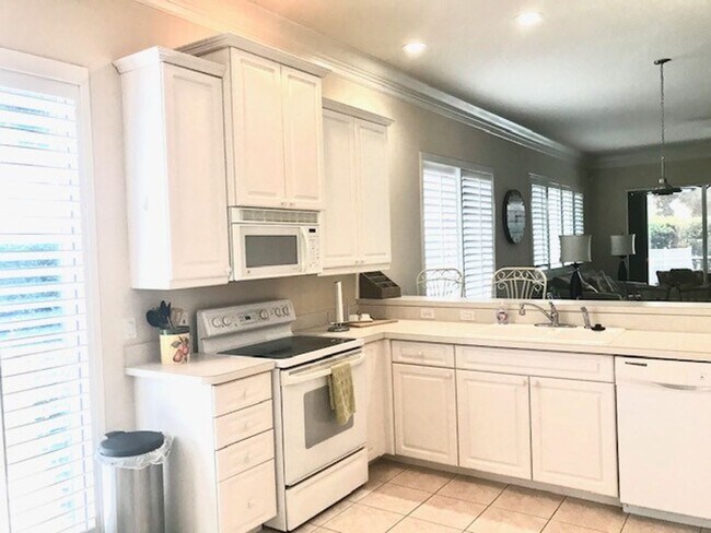 Building Photo - ANNUAL 2/2 + DEN AND HEATED  POOL- ROSEDAL...