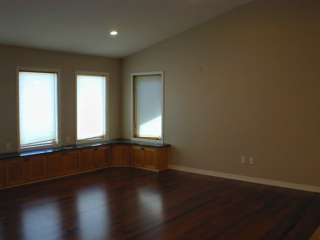 Building Photo - 314 Savannah Dr
