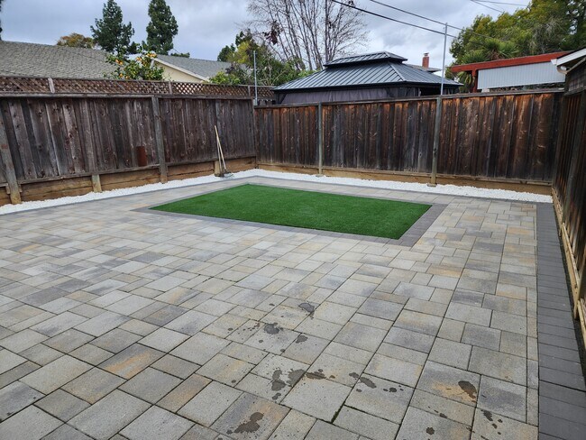 Building Photo - 969 Goodwin Ave