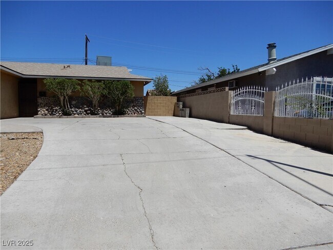 Foto del edificio - 6236 Mcallister Ave
