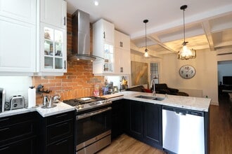 Building Photo - 326 High Park Av