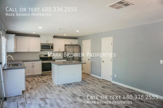 Building Photo - 1661 S Alamo Cir