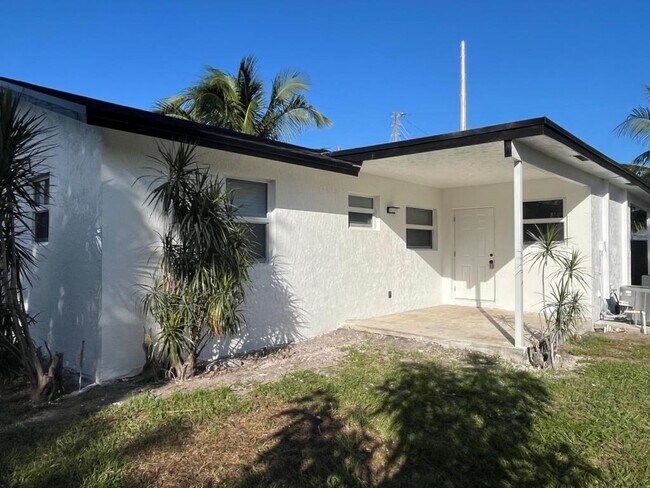 Foto del edificio - 3644 Melaleuca Ln
