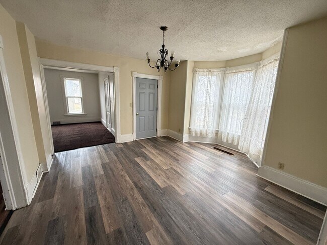 Foto del edificio - Spacious 3-Bedroom Single-Family Home-Near Hospital- Jackson, MI