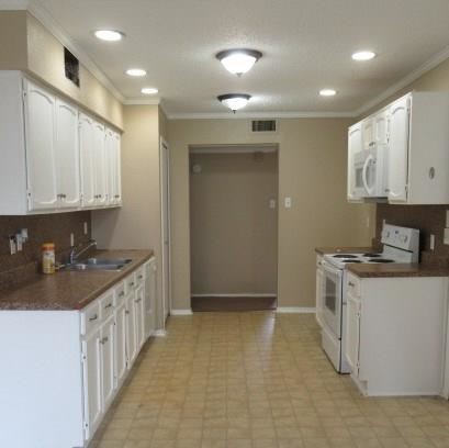Building Photo - 922 Navasota Dr