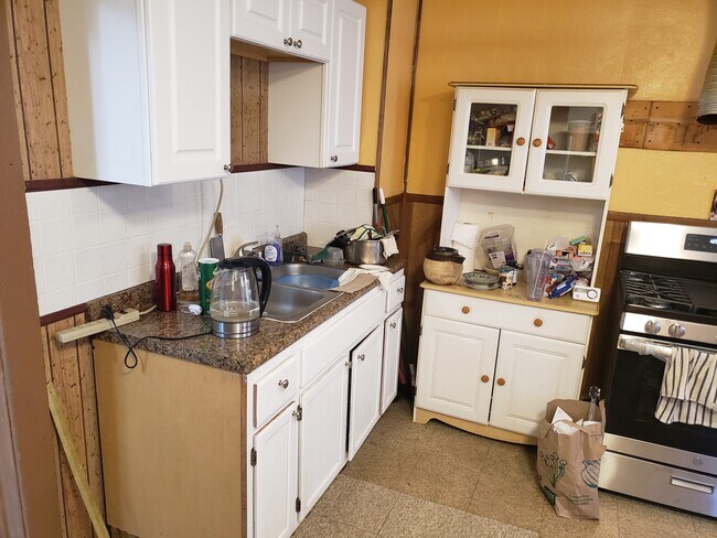 Foto del edificio - 1366 E 45th St