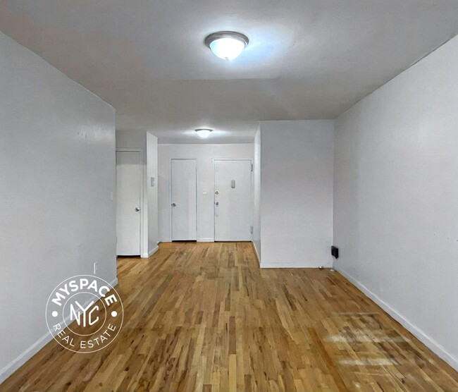 Foto del edificio - 87-28 Pitkin Ave