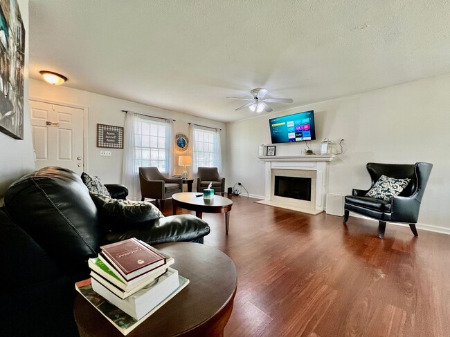Building Photo - Fully Furnished Rental Property