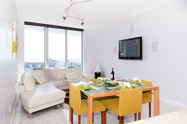 Televisor de plasma de 50 pulgadas con sonido envolvente. - 185 SW 7th St
